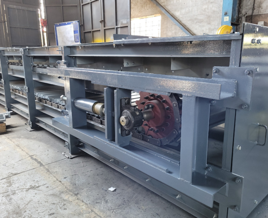 Apron feeder chains used in heavy-duty bulk material handling system thumbnail